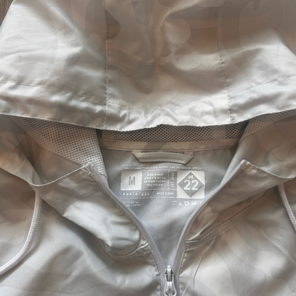 M22 White Camo Cropped Windbreaker Womens Medium - Picture 3 of 6